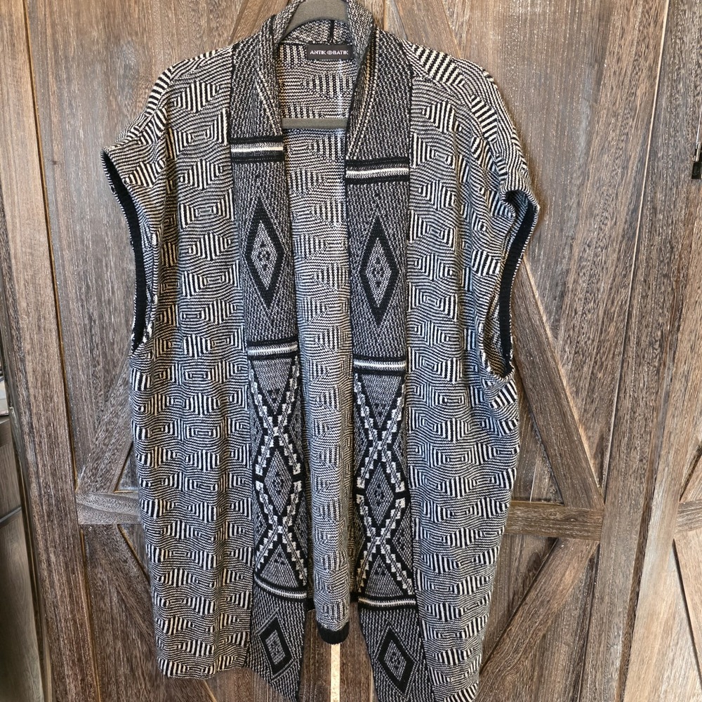 Antik Batik Sweater Women's Size 40/42 Black & White Geometric Vest Boho Alpaca